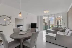 31 SE 5th St, Miami, FL 33131 - Photo 1