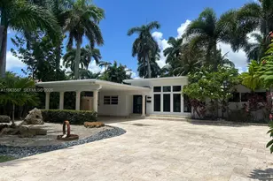 827 N Southlake Dr, Hollywood, FL 33019 - Photo 1