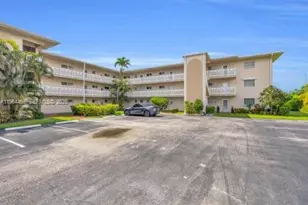 2724 S Garden Dr S, Lake Worth, FL 33461 - Photo 1