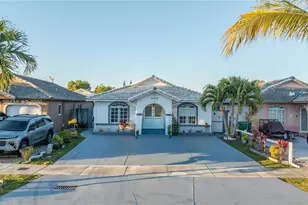 10095 NW 127th St, Hialeah Gardens, FL 33018 - Photo 1