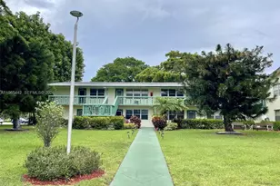 118 Upminster E, Deerfield Beach, FL 33442 - Photo 1