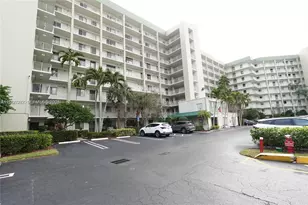 2334 S Cypress Bend Dr, Pompano Beach, FL 33069 - Photo 1