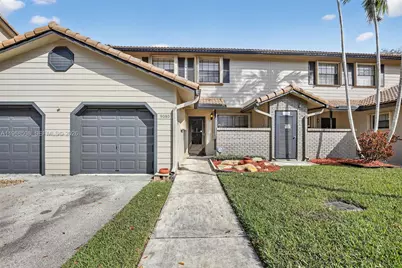 9080 Vineyard Lake Dr, Plantation, FL 33324 - Photo 1