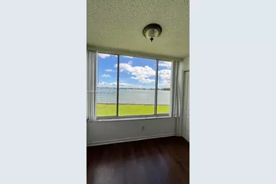 2811 N Oakland Forest Dr #104, Oakland Park, FL 33309 - Photo 1