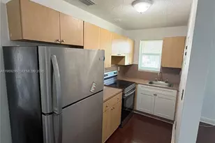 1621 NW 16th Ave, Miami, FL 33125 - Photo 1
