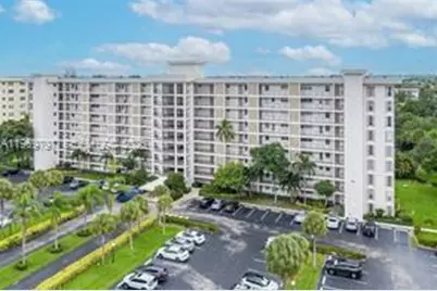 3150 N Palm Aire Dr #905, Pompano Beach, FL 33069 - Photo 1