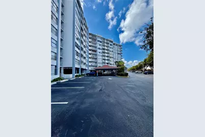 1300 NE Miami Gardens Dr #320E, Miami, FL 33179 - Photo 1