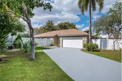 210 SW 98th Ter, Pembroke Pines, FL 33025 - Photo 1