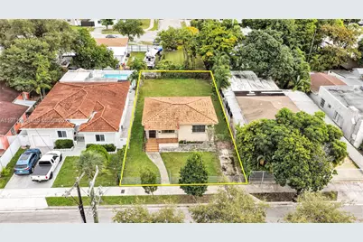 831 NW 21st Ct, Miami, FL 33125 - Photo 1