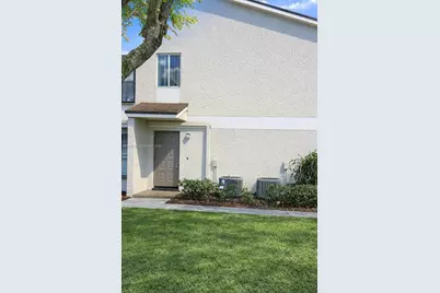 706 Gardens Dr #101, Pompano Beach, FL 33069 - Photo 1