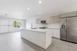 2505 NE 193rd St, Miami, FL 33180 - Photo 1