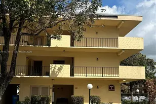 301 Cambridge Rd, Hollywood, FL 33024 - Photo 1
