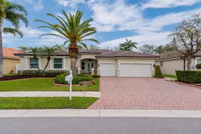 18801 SW 7th St, Pembroke Pines, FL 33029 - Photo 1
