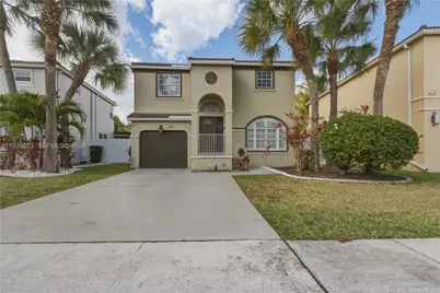 324 NW 153rd Ln, Pembroke Pines, FL 33028 - Photo 1