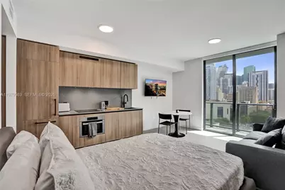 121 NE 5th Street #1404, Miami, FL 33132 - Photo 1