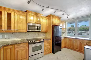 250 Jacaranda Dr, Plantation, FL 33324 - Photo 1