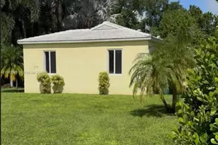 1015 NE 112th St, Biscayne Park, FL 33161 - Photo 1