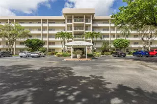 3970 Oaks Clubhouse Dr, Pompano Beach, FL 33069 - Photo 1