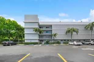 871 NE 195th St, Miami, FL 33179 - Photo 1