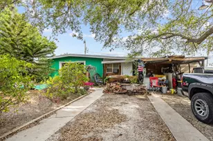 114 SW 21st St SW, Vero Beach, FL 32962 - Photo 1