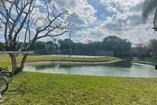565 Vista Isles Dr, Sunrise, FL 33325 - Photo 1