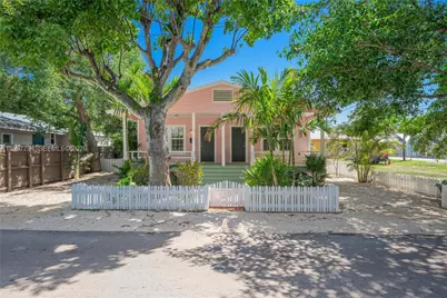 3826 Oak Ave #3826, Miami, FL 33133 - Photo 1