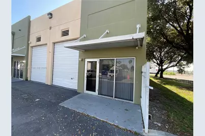10601 NW 122nd St #13, Medley, FL 33178 - Photo 1
