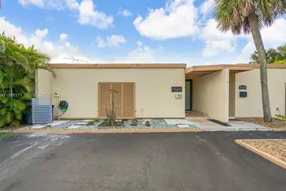 7020 Crown Gate Dr, Miami Lakes, FL 33014 - Photo 1