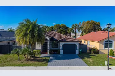 16605 SW 90th St, Miami, FL 33196 - Photo 1