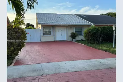 842 SW 89th Ave #B, Miami, FL 33174 - Photo 1