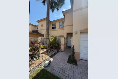 809 NW 170th Ter #26, Pembroke Pines, FL 33028 - Photo 1