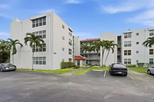 9421 Evergreen Pl, Davie, FL 33324 - Photo 1