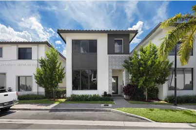 8026 NW 43rd St, Doral, FL 33166 - Photo 1