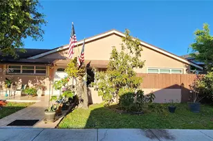 15585 SW 76th Ln, Miami, FL 33193 - Photo 1