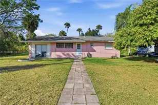 829 N Bridge St, Labelle, FL 33935 - Photo 1