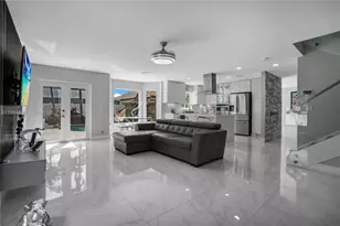 612 SW 179th Ave, Pembroke Pines, FL 33029 - Photo 1