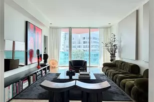 300 South Pointe Dr, Miami Beach, FL 33139 - Photo 1