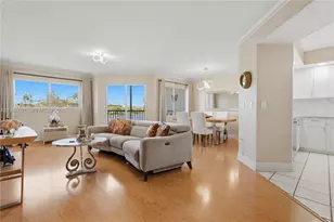 13705 SW 12th St, Pembroke Pines, FL 33027 - Photo 1
