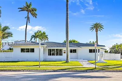 750 Harrison St, Hollywood, FL 33019 - Photo 1
