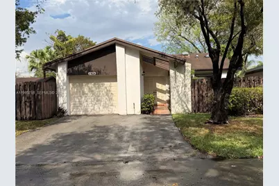 10828 SW 132nd Cir Ct, Miami, FL 33186 - Photo 1