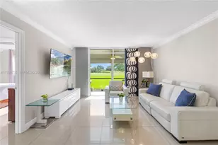 9200 W Hollybrook Lake Dr, Pembroke Pines, FL 33025 - Photo 1