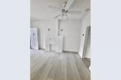 568 SW 3rd St #Left 566, Miami, FL 33130 - Photo 1