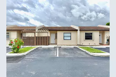 9254 NW 18th St, Pembroke Pines, FL 33024 - Photo 1