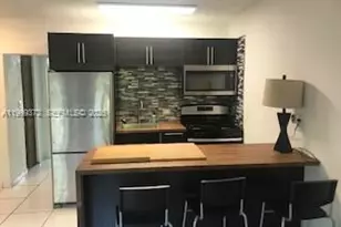 323 Washington Ave, Miami Beach, FL 33139 - Photo 1