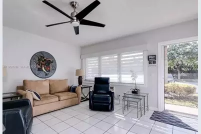 1012 SW 11th St #7N, Hallandale Beach, FL 33009 - Photo 1
