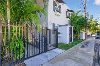 3676 Oak Ave #7, Miami, FL 33133 - Photo 1