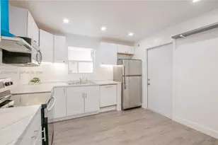 300 S Luna Ct, Hollywood, FL 33021 - Photo 1