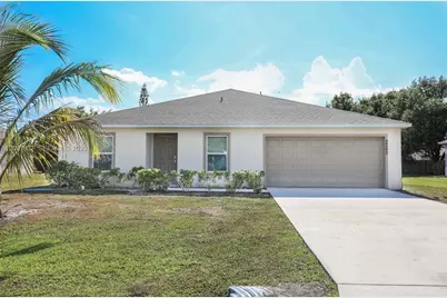 2352 SE Surrey Pl, Port Saint Lucie, FL 34952 - Photo 1