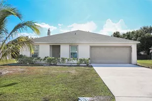 2352 SE Surrey Pl, Port Saint Lucie, FL 34952 - Photo 1
