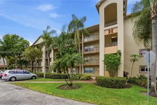 700 SW 137th Ave, Pembroke Pines, FL 33027 - Photo 1